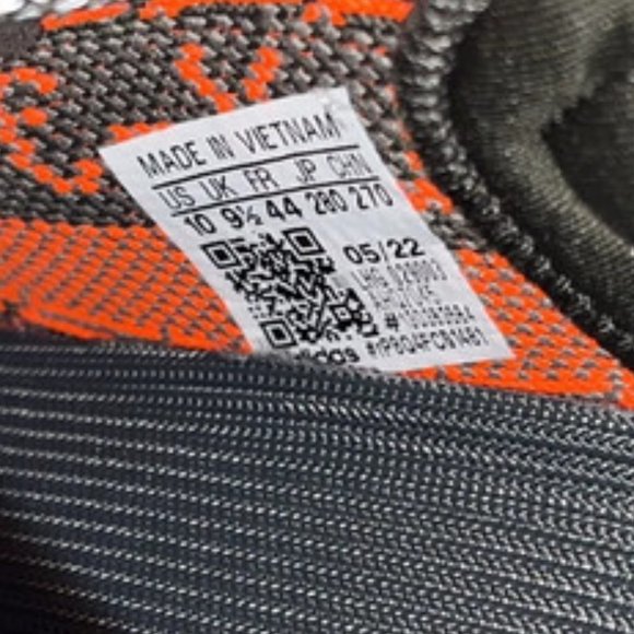 Yeezy Carbon beluga 350 V2 - Picture 5 of 5